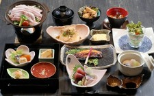三重県産ブランド豚の旨味焼きとデザートが付いたお得なコースです
