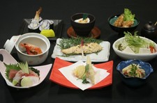 お気軽な大皿コース、当日でも対応出来ます。（お料理の何種類かは大皿でお出し致します）