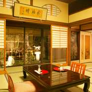2名様～6名様迄ご利用頂けるお部屋
東郷平八郎の書が印象的な歴史深い落ち着いたお部屋