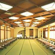 歴史ある100畳の大広間。30名～90名様
大人数での御慶事、御法要に対応致します。