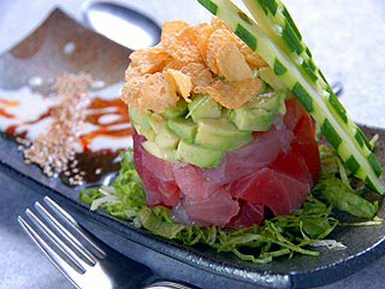 まぐろとアボカドのピリ辛カルパッチョ