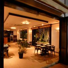 店内には心地よい風が吹き抜ける