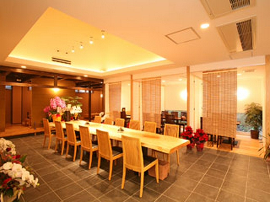 開放感のあるおしゃれな店内　