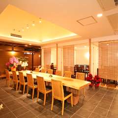 開放感のあるおしゃれな店内　