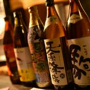 美味しい鶏料理に合わせて厳選された焼酎は、あまり出回っていない貴重な物ばかり。本場九州の味わいを存分に堪能することができます。季節などで新しい銘柄も入荷するので、焼酎好きなかたも大満足。
