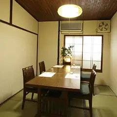 椅子席もございます