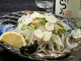 鮮度抜群ならではの食感がクセになる『かつを塩たたき』