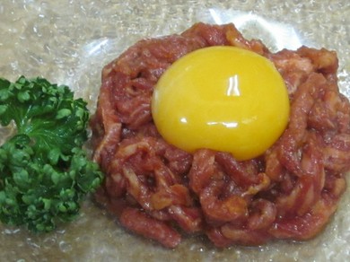 国産牛ユッケあります。