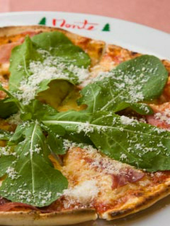 生ハムとルッコラのピッツァ