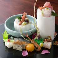 見た目も華やかで洗練された料理は、大切な食事の時間を優雅に演出。
