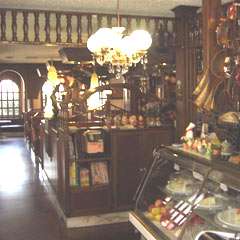 クラシカルで、落ち着いた雰囲気。くつろいだ時間を過ごせます。