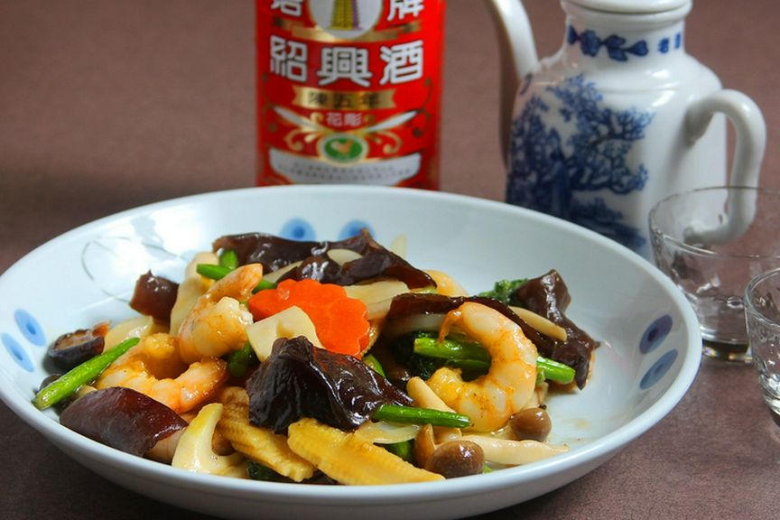カラオケ設備あり。中華料理コースを囲んで忘年会！