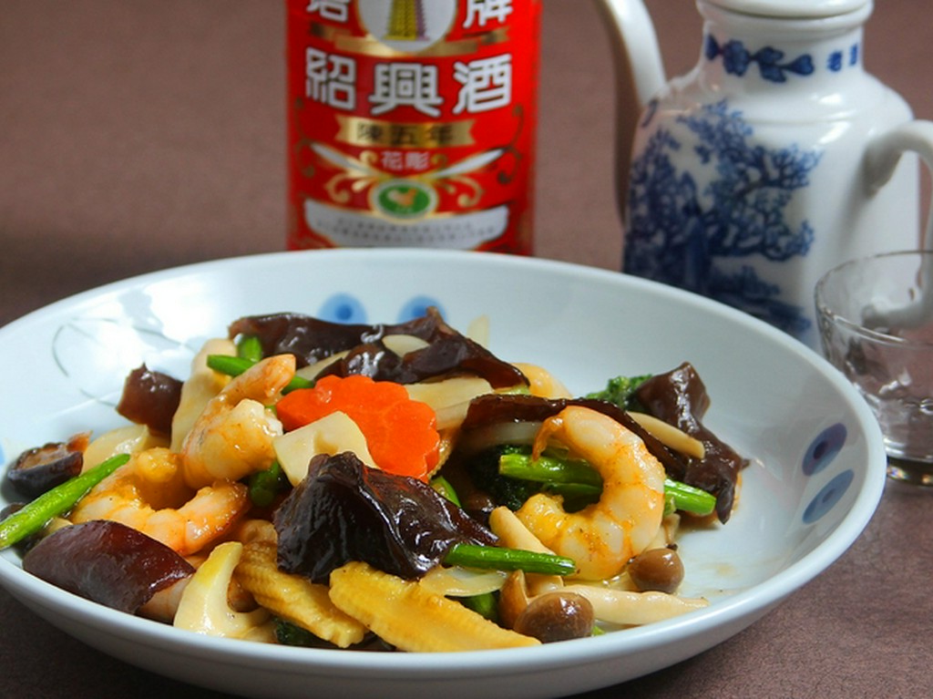 カラオケ設備あり。中華料理コースを囲んで忘年会！