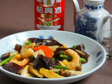 あっさりとした味わいの『海老とニンニクの茎の炒め物』