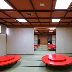 120席ある店内は、カラオケも完備しています。