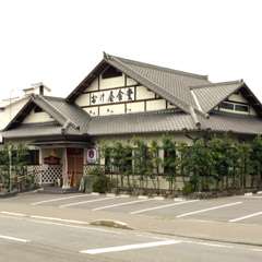 どっしりとした伝統的日本家屋