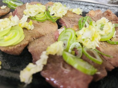 生まれ変わった上牛タン皿盛