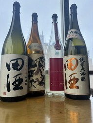 地酒は約60種ほど取り揃えております