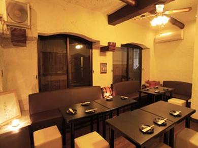 奥には20名様までOKの個室ございます。