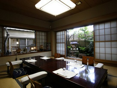 上質な和空間で、伝統あるお料理でのおもてなしを