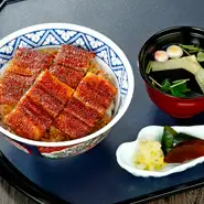（うなぎの量：4切れ、ごはんの量：300g）4,350円
※ご飯大盛りは＋200円