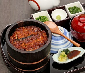 『上ひつまぶし（吸物付）』お櫃にぎっしりとつまった鰻と秘伝のたれを堪能！