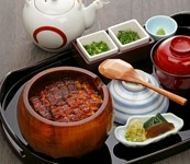 （うなぎの量：約2/3匹、ごはんの量：300g）3950円
※ご飯大盛りは＋150円