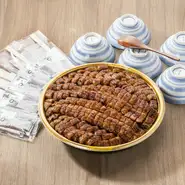 （うなぎの量：約3.5匹、ごはんの量：1200g）16,500円
特大サイズのひつまぶしをご家族皆さまでお楽しみください。お祝いなどにもおすすめです。見た目にも圧巻のボリュームです!!