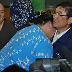 歓喜のあまり　斎須の胸に　涙する