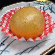 当店オリジナルのうなまん獣！鰻のタレを練りこんだ薄皮饅頭！