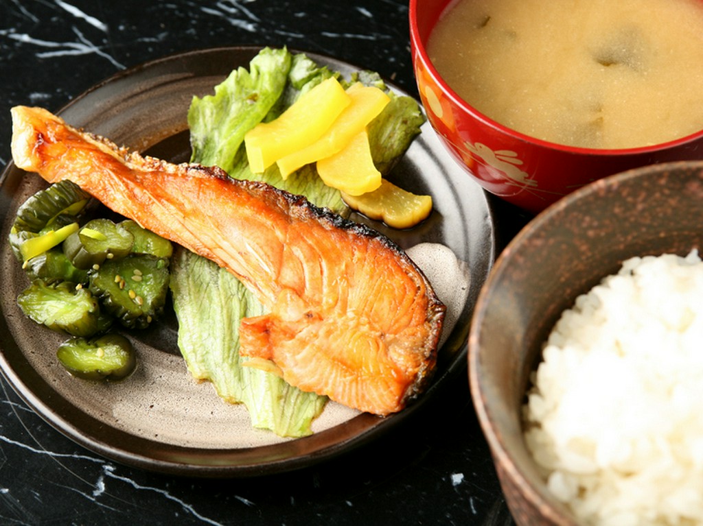 焼きたて　シャケ焼き定食