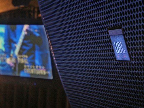 JBLスピーカーで、高音質なカラオケが楽しめる。