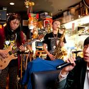 洋楽はもちろん、演歌との相性も良い『サックス演奏』