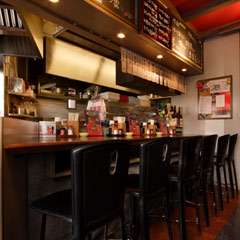 カウンター席もあります　お一人様でも入りやすい雰囲気