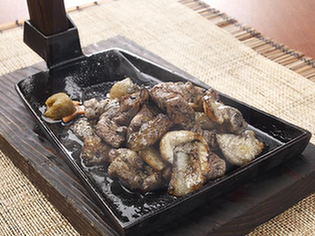 宮崎で育った新鮮な「地頭鶏」のうま味『絶品じとっこ焼き』