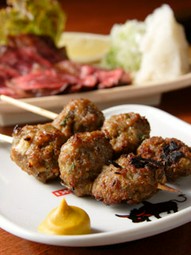 人気の串焼き「骨ボール」