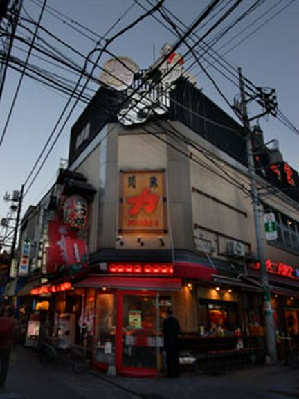 「浦和」駅西口より徒歩5分。