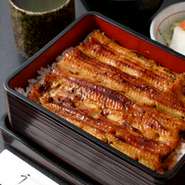 秘伝のタレで焼き上げた愛知県三河産の活鰻