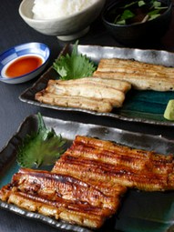 蒲焼と白焼を一度に楽しめる「特上定食」