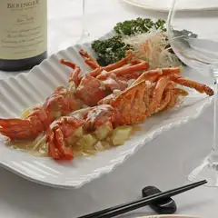 ワインと共に味わう・・。伊勢海老とネギしょうがのバター炒め”