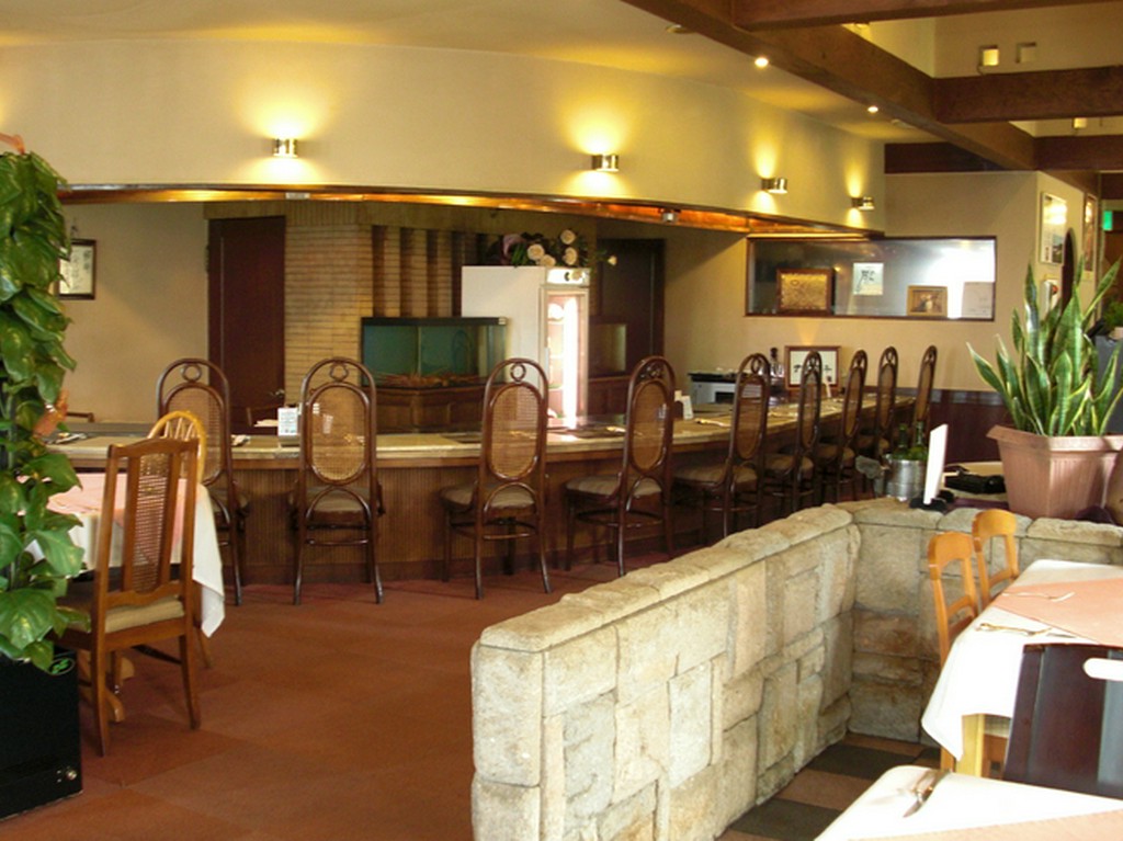 落ち着きのある店内で美味しい食事を…