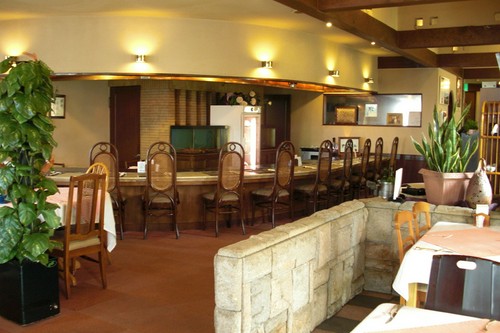 落ち着きのある店内で美味しい食事を…