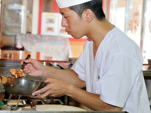 火加減、油の量、スピードでつくり上げる中国料理