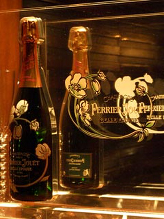 祇園の粋な大人達が集まる店