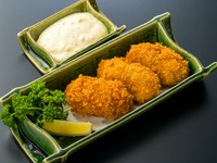 三陸の海が育んだ大粒の牡蠣は、旨味が凝縮されていて驚くほどジューシー。
噛むほどに広がる濃厚な味わいは、炭火焼きにも負けない主役級の逸品です。