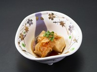 三陸で水揚げされた新鮮なメカジキをカラッと揚げ、彩り野菜と共に特製の南蛮酢に漬け込みました。さっぱりとした味わいは、炭火焼きの前の箸休めにぴったり。まずはこちらで、三陸の海の恵みをご堪能ください
