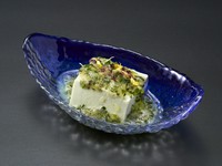 定番の浅漬けに加え、地元宮城の「仙台長茄子漬け」「蔵王大根菜」「宮城県産赤カブ漬け」をご用意。素朴ながらも奥深い、それぞれの土地で愛される味わいの違いをお楽しみください。