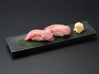 とろけるような脂の甘みと、赤身の持つ奥深い旨みが絶妙なバランス。