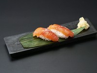 ほどよく乗った脂の甘みと、しっとりとした身のバランスが秀逸です。