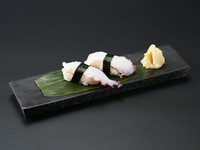 活きの良い新鮮な蛸は、噛むほどに甘みが広がり磯の風味豊かな逸品となっております。